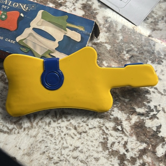 Old school vintage retro style Strum Along Comb 🪮 & Mirror Set very cool 🪨 🥖 - Picture 7 of 11